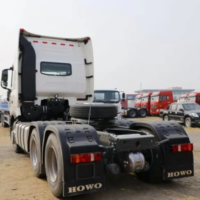 Heavy Duty 6X4 Prime Mover 375HP Tractor Truck for Trailer Transport